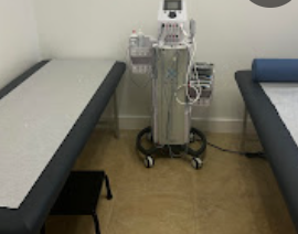 Paciente recibiendo fisioterapia personalizada en Suavé Centro Médico y de Rehabilitación de Hialeah, Miami para recuperación efectiva y manejo del dolor.